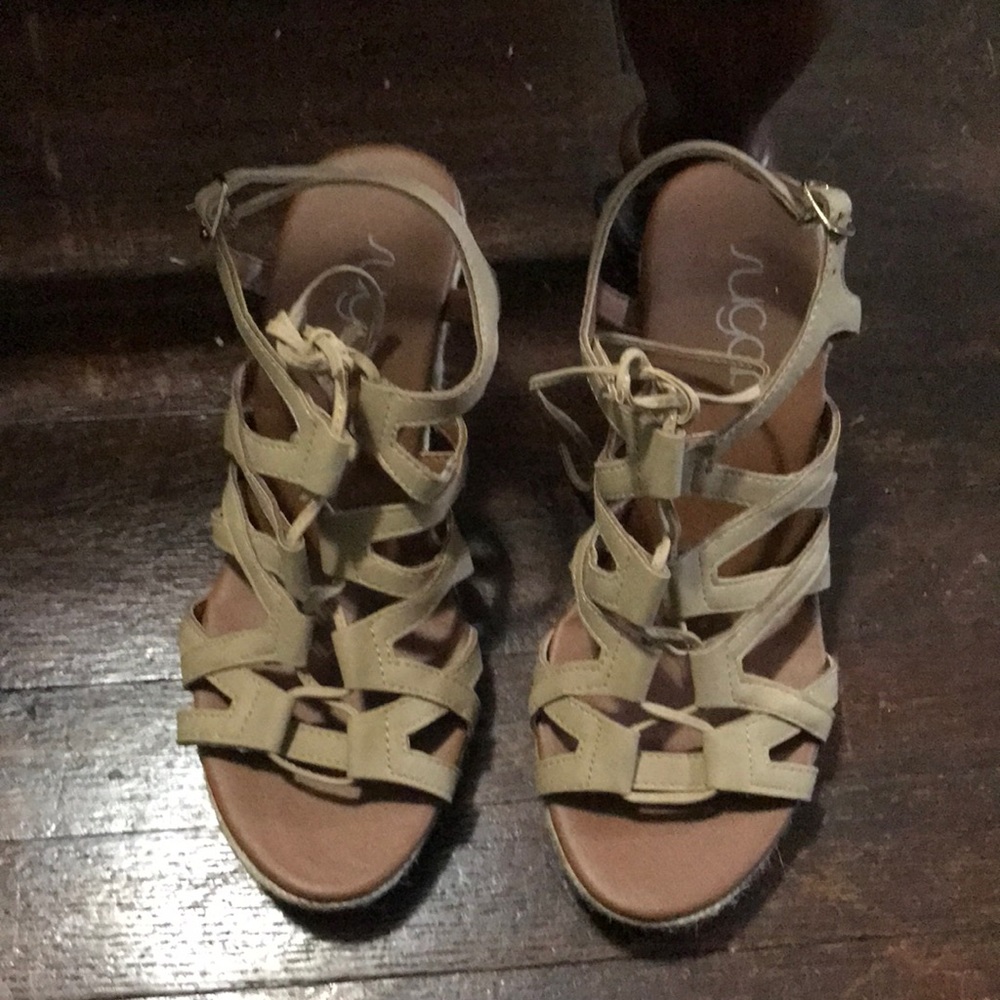 Wedges with adjustable straps!